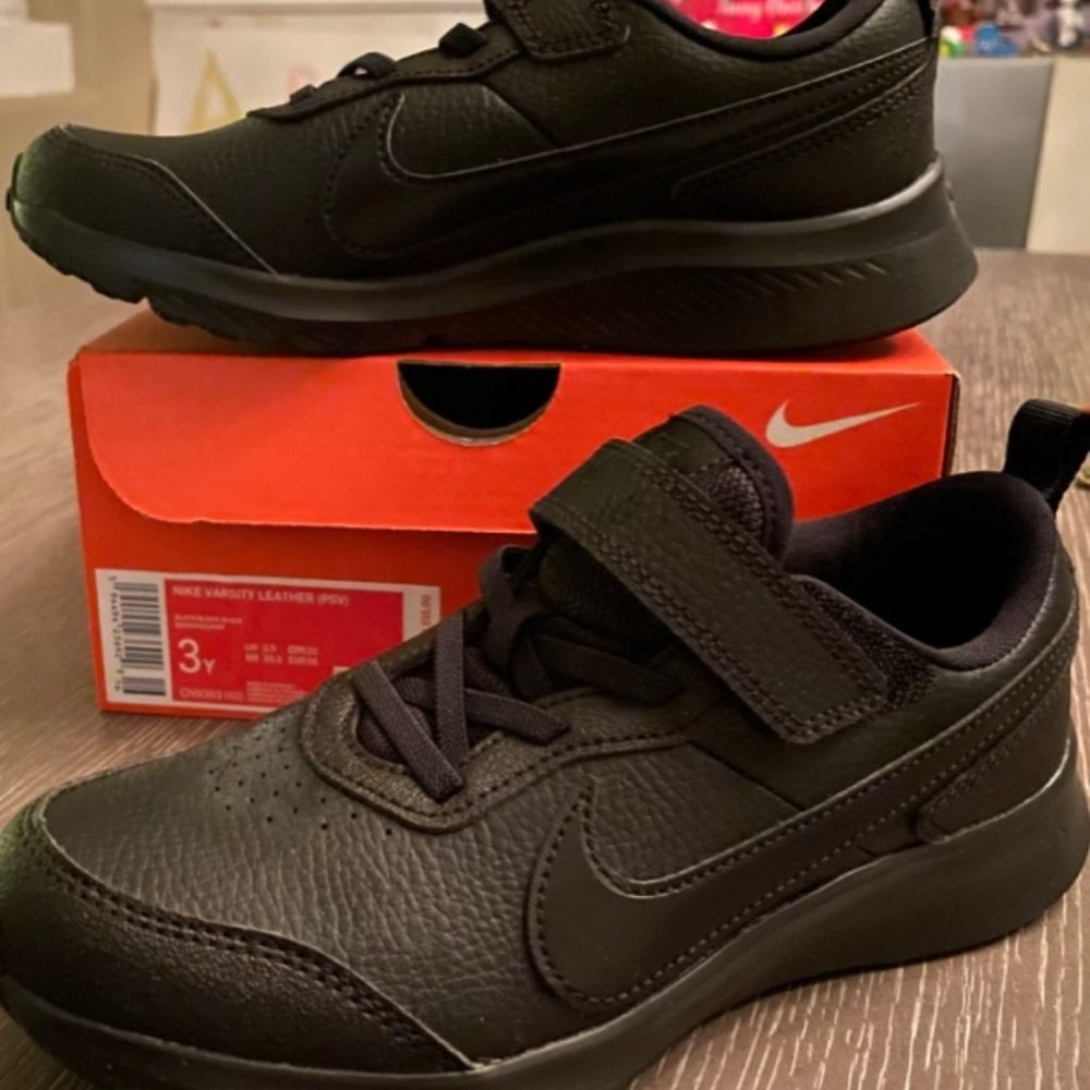 Boys Nike Varsity Leather Sneaker Size 3